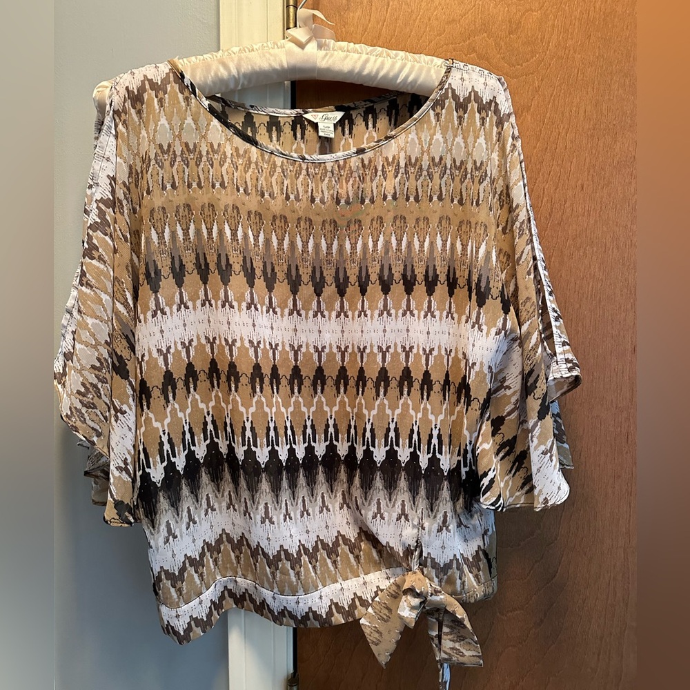 Guess small petite sheer scoopneck open sleeve tie front blouse. Never worn